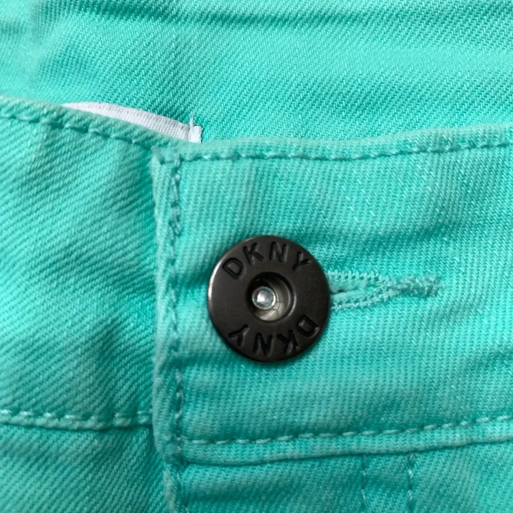 DKNY mint green denim 5 pocket shorts  size 14